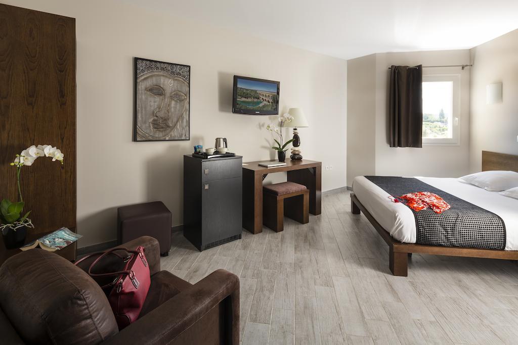 Le Ya'Tis Hotel Saint-Laurent-des-Arbres Buitenkant foto
