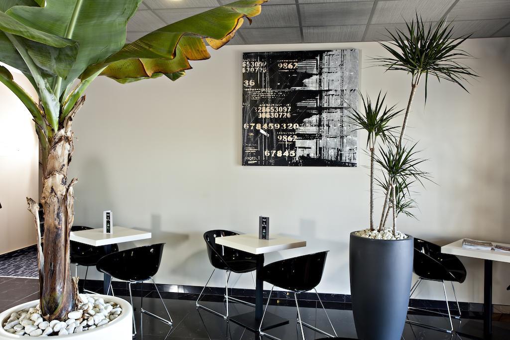 Le Ya'Tis Hotel Saint-Laurent-des-Arbres Buitenkant foto