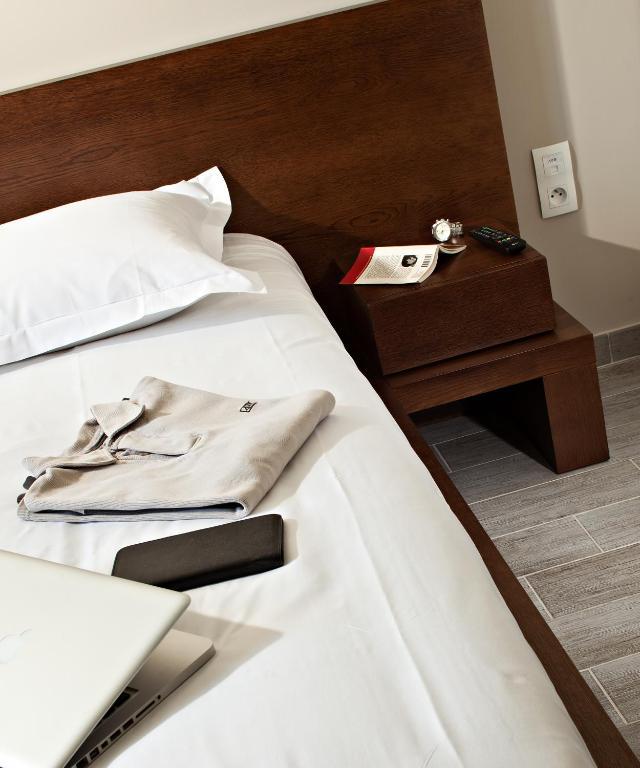 Le Ya'Tis Hotel Saint-Laurent-des-Arbres Kamer foto