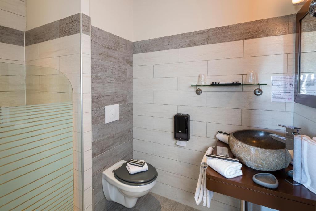 Le Ya'Tis Hotel Saint-Laurent-des-Arbres Kamer foto