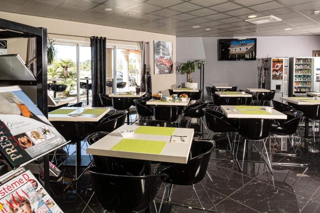 Le Ya'Tis Hotel Saint-Laurent-des-Arbres Buitenkant foto