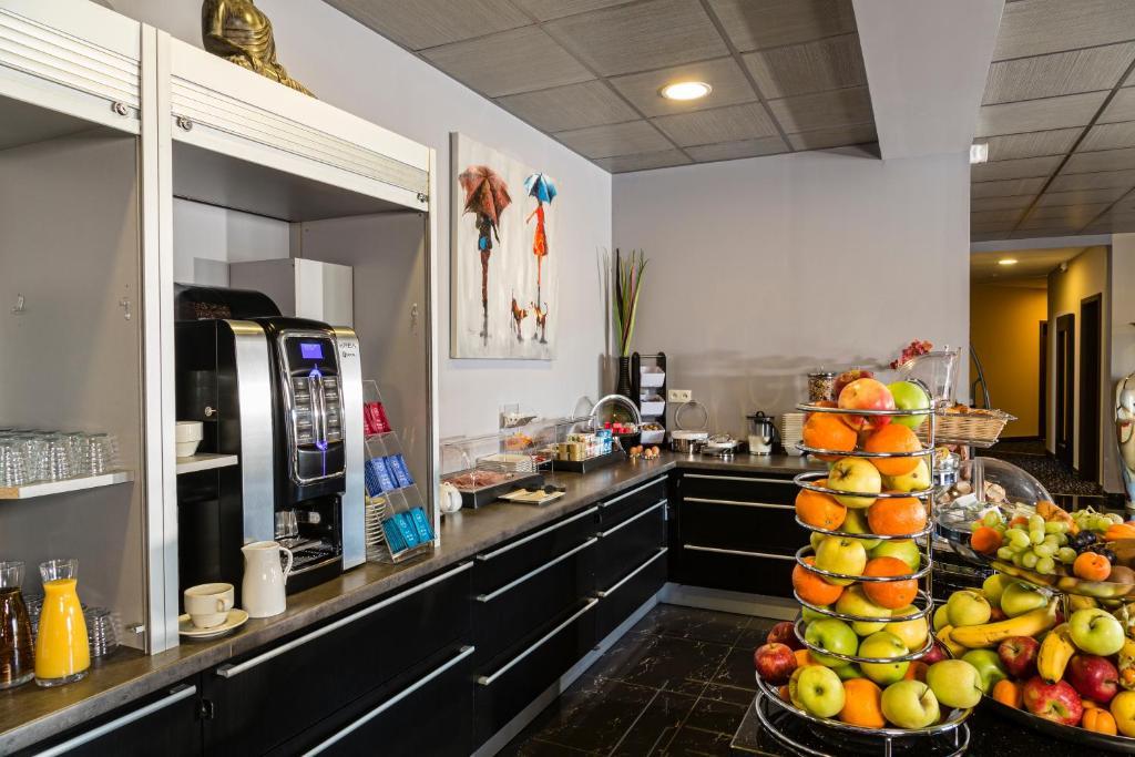 Le Ya'Tis Hotel Saint-Laurent-des-Arbres Buitenkant foto