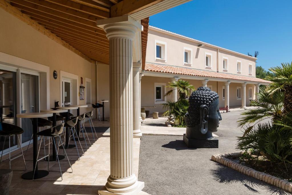 Le Ya'Tis Hotel Saint-Laurent-des-Arbres Buitenkant foto