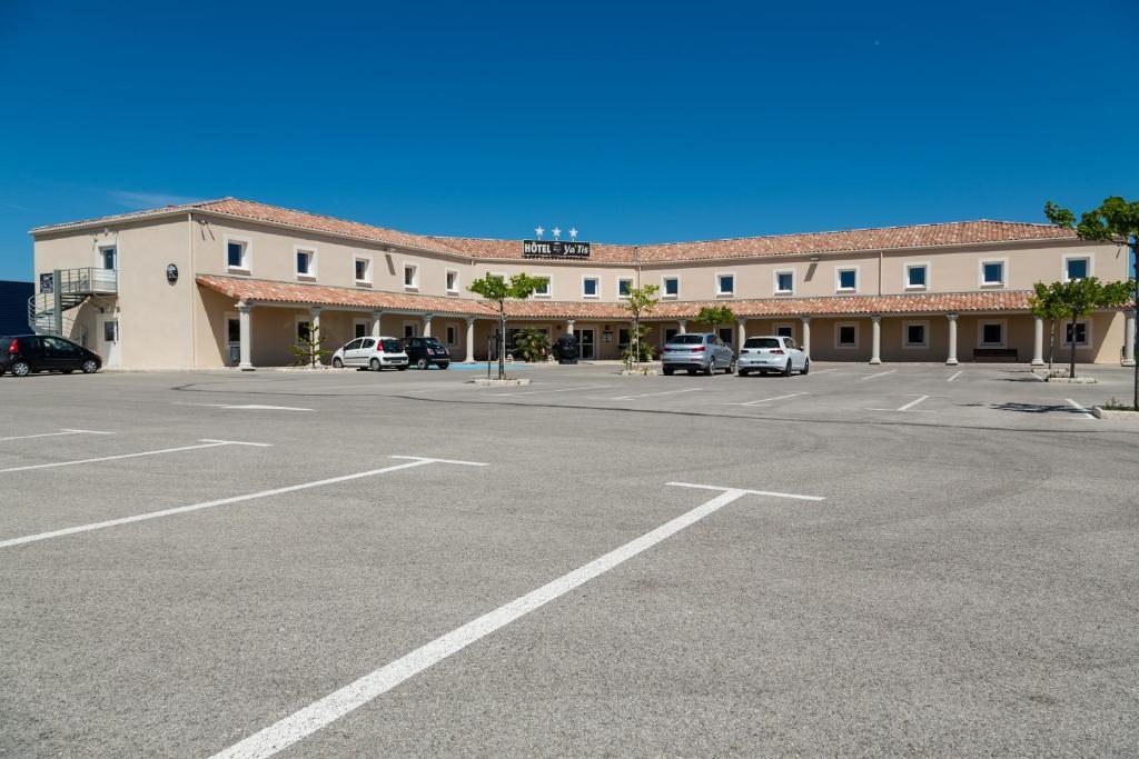 Le Ya'Tis Hotel Saint-Laurent-des-Arbres Buitenkant foto