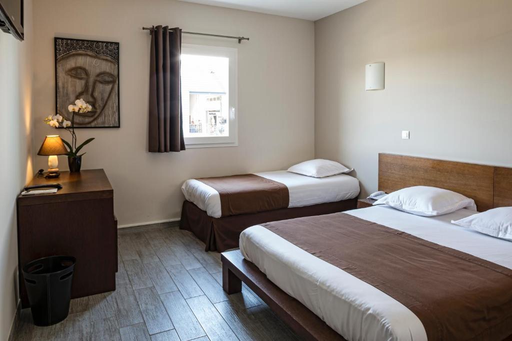 Le Ya'Tis Hotel Saint-Laurent-des-Arbres Buitenkant foto