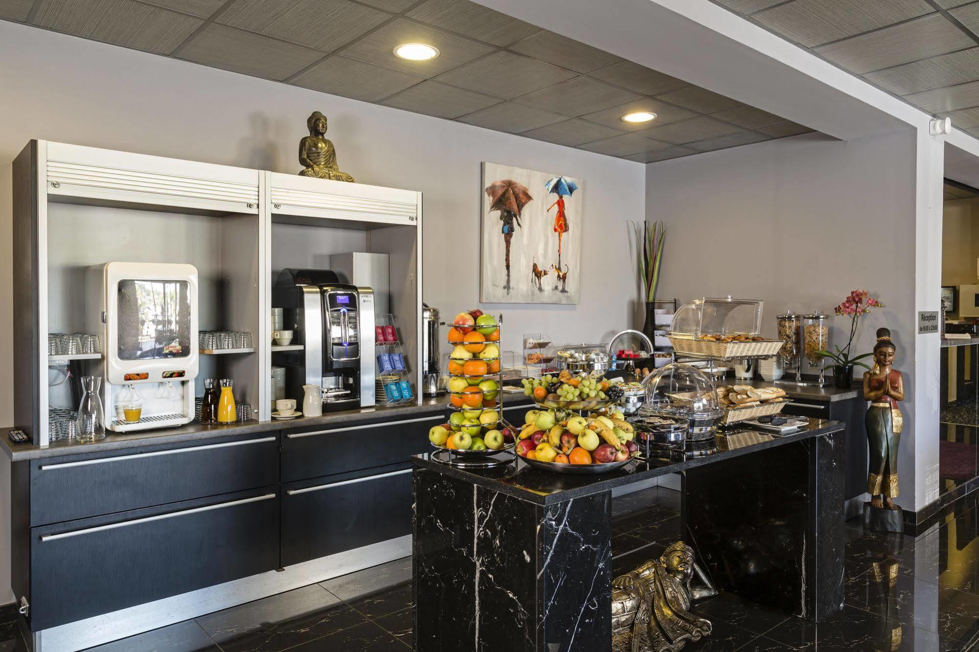 Le Ya'Tis Hotel Saint-Laurent-des-Arbres Buitenkant foto