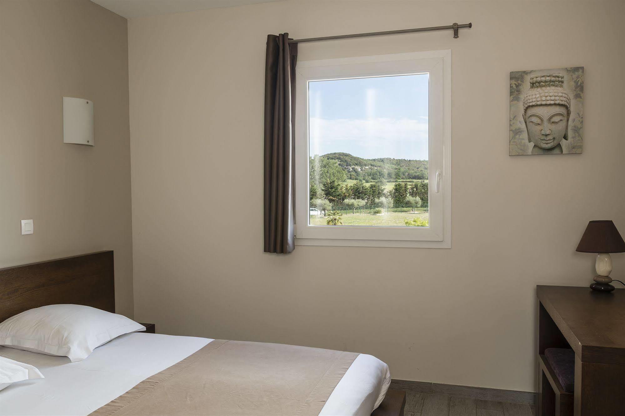 Le Ya'Tis Hotel Saint-Laurent-des-Arbres Buitenkant foto