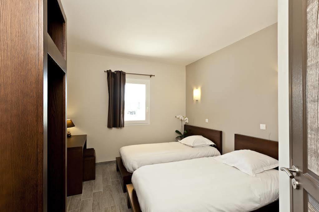 Le Ya'Tis Hotel Saint-Laurent-des-Arbres Buitenkant foto